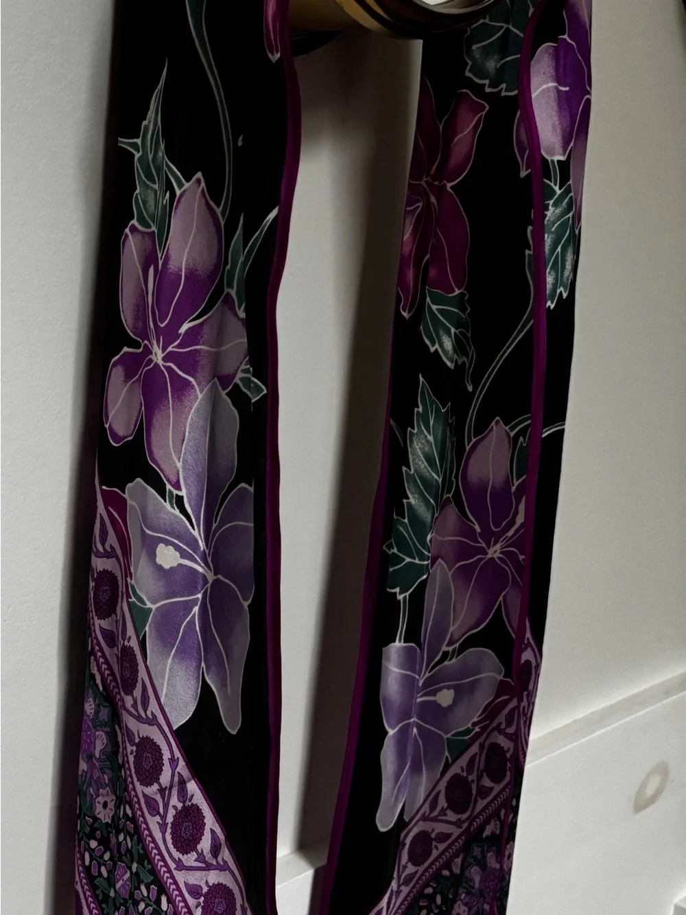 VTG Oscar de la Renta silk twill scarf. purple and magenta floral pattern
